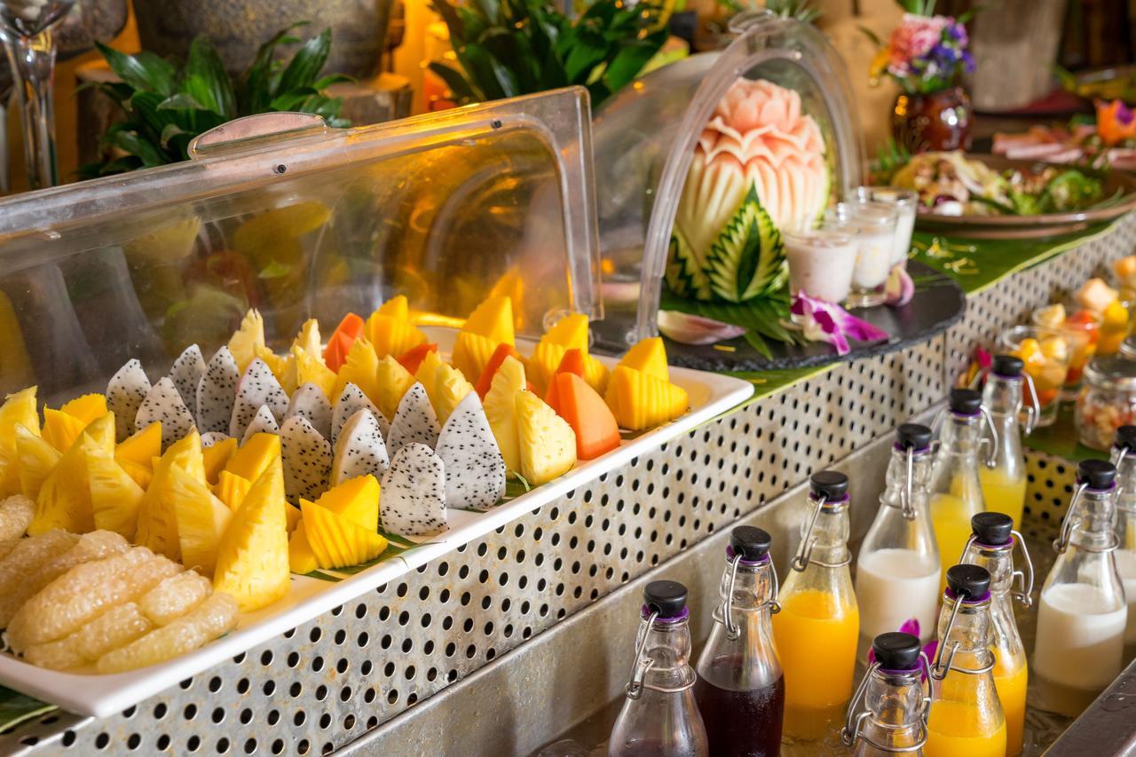 Golden Temple Residence Siem Reap Exterior foto A buffet at a hotel
