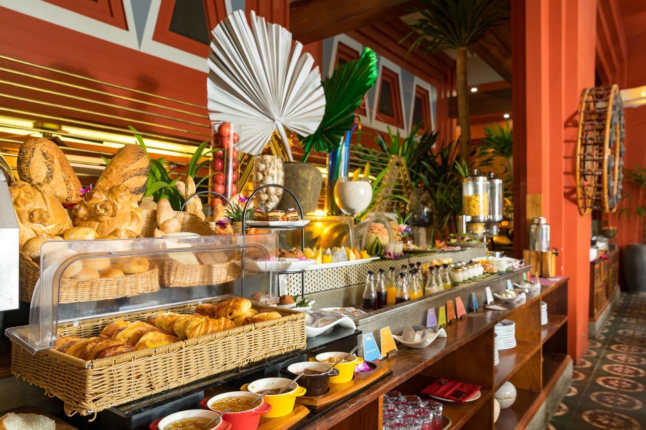 Golden Temple Residence Siem Reap Exterior foto A buffet at a hotel