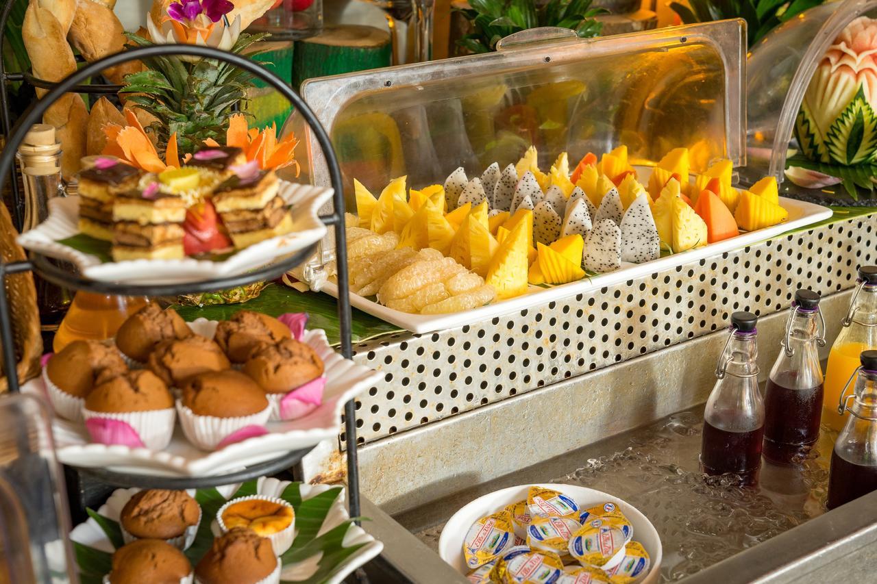 Golden Temple Residence Siem Reap Exterior foto A selection of fruit at a buffet