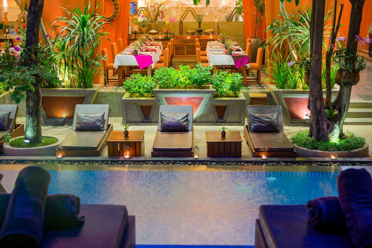 Golden Temple Residence Siem Reap Exterior foto The pool at the hotel